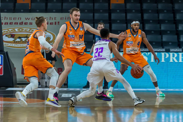 持则充满了 持则充满了